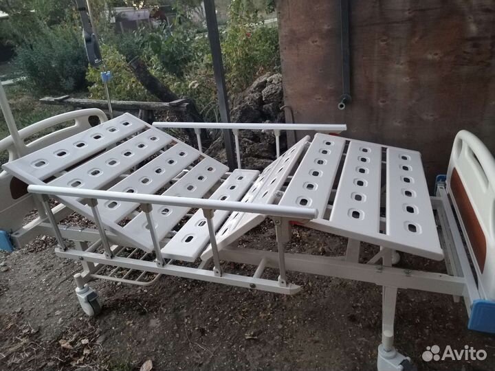 Медицинская кровать