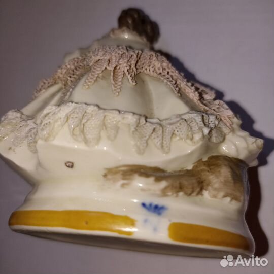 Фарфоровая статуэтка из кружевного фарфора