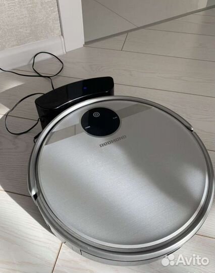 Робот пылесос redmond
