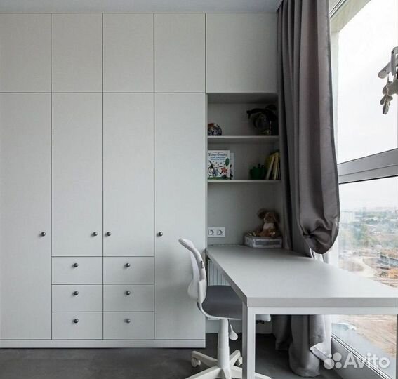 Рабочая зона у окна