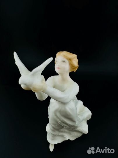 Винтажная статуэтка Royal Doulton фарфор дама