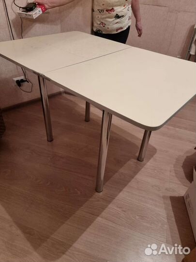 Телевизор,Стол,Холодильник