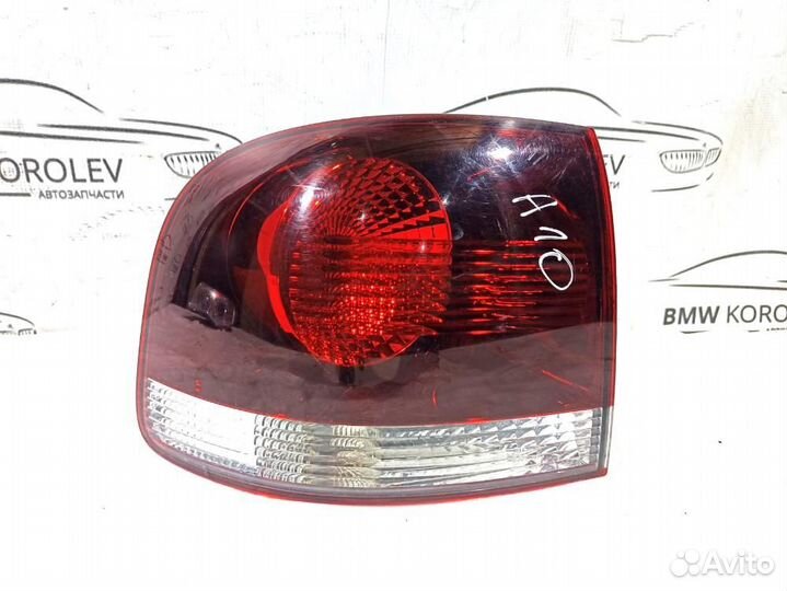 Фонарь задний наружный левый Touareg 2002-2010 (по