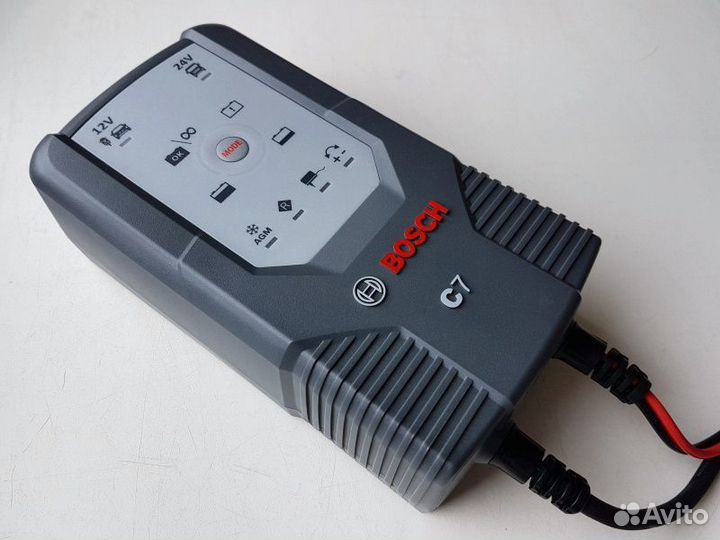 Универсальное зарядное устройство Bosch C7