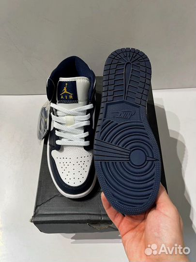 Кроссовки Nike Air Jordan 1 Mid White Obsidian