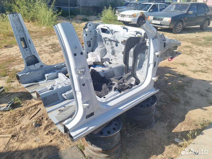 Правый порог Четверть передняя централ Шкода Рапид