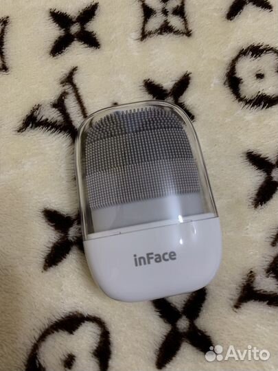 Щетка для чистки лица