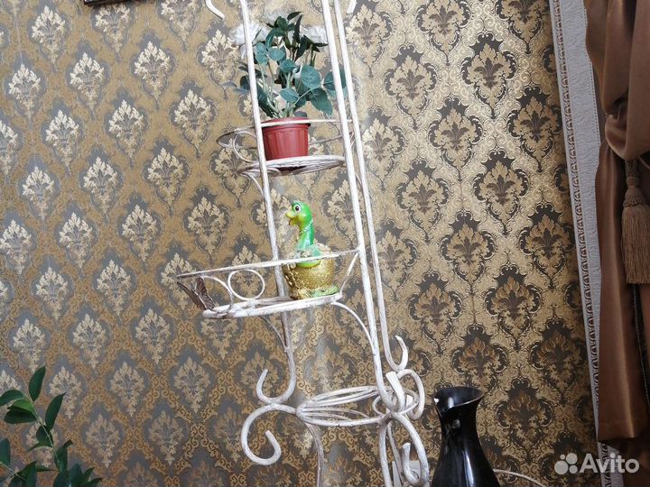 Подставка для цветов напольная металлическая