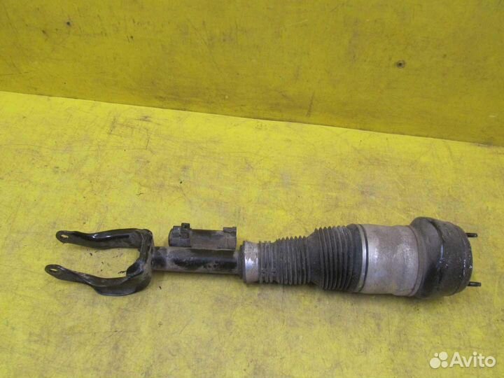 Стойка пневматическая передняя левая Mercedes ML G