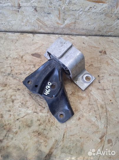 Опора двигателя правая Renault Logan