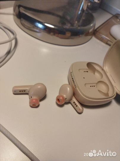 Беспроводные наушники jbl live pro tws