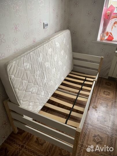 Кровать детская деревянная