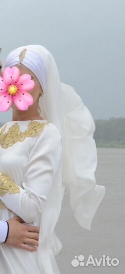 Платье на никах