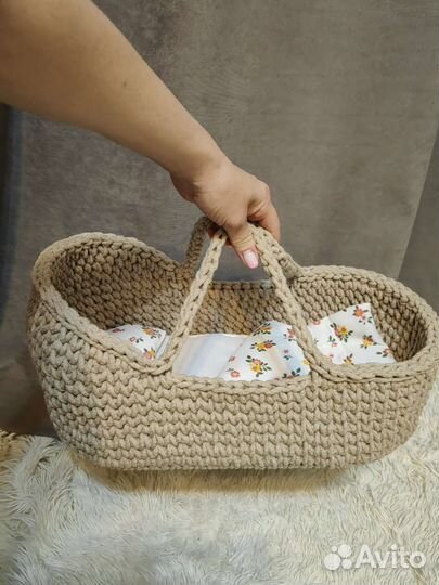 Вязаная люлька для куклы