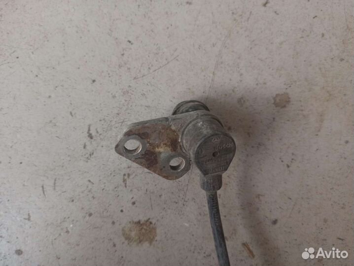 Датчик ABS передний левый Mercedes-Benz W210