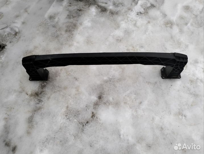 Усилитель переднего бампера