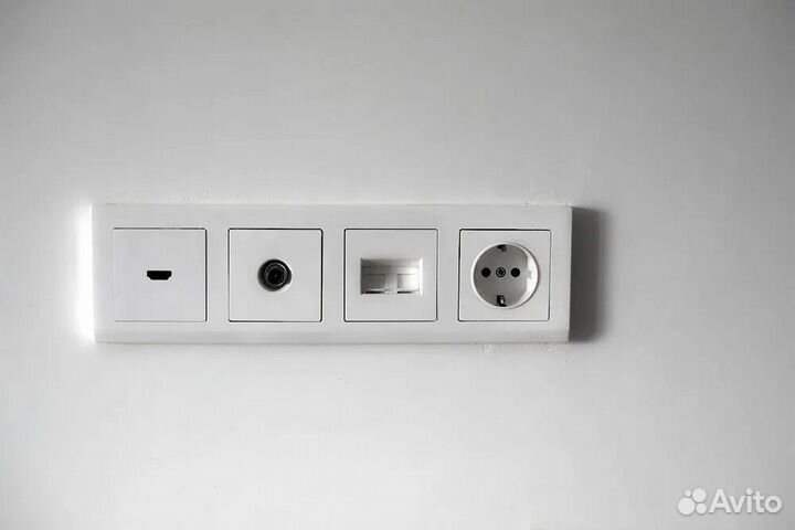 Установка розеток и выключателей