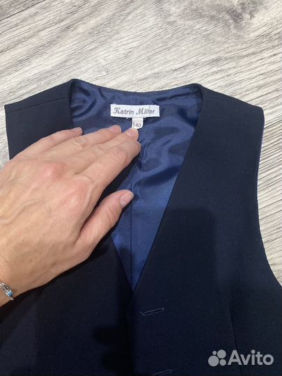 Жилетка для мальчика школьная синяя 140