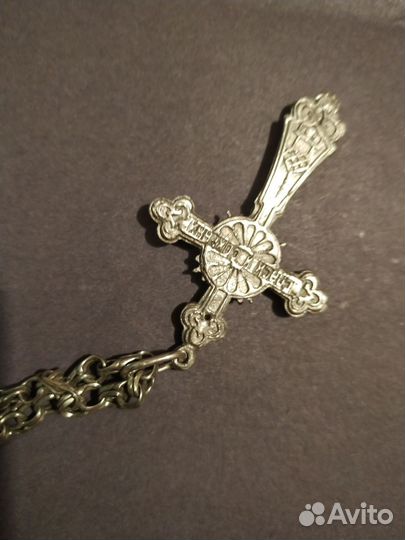 Серебряная цепь и крест