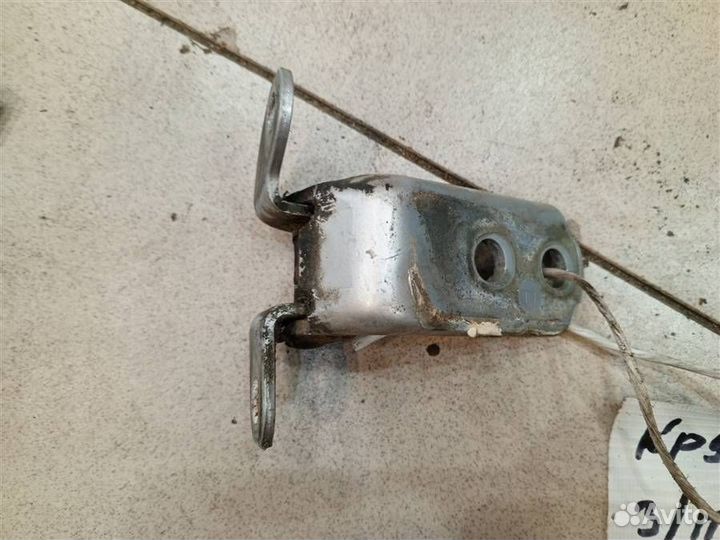 Петля двери задней правой нижняя Toyota Land Crui