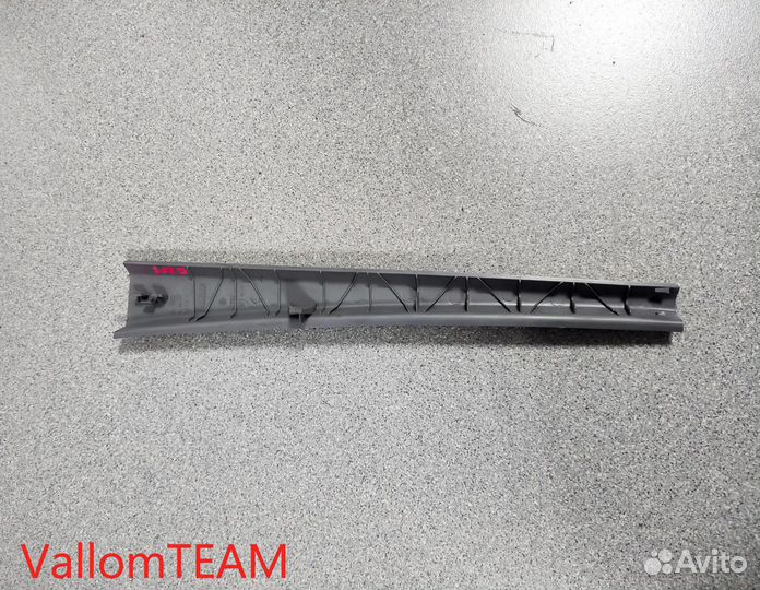 Лот Q207 обшивка стойки правая Audi Q7