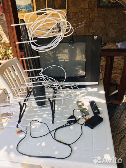 Телевизор Rainford +приставка Т2 +2 антенны