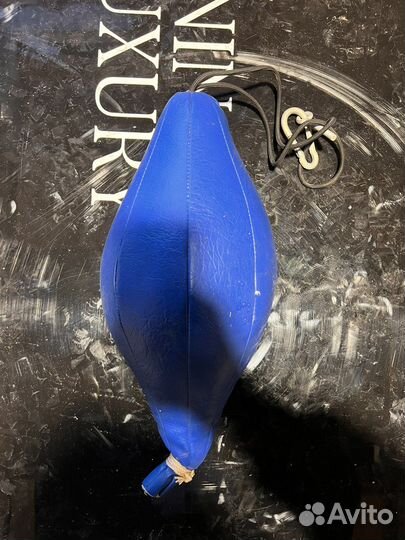 Боксерская груша и шлем