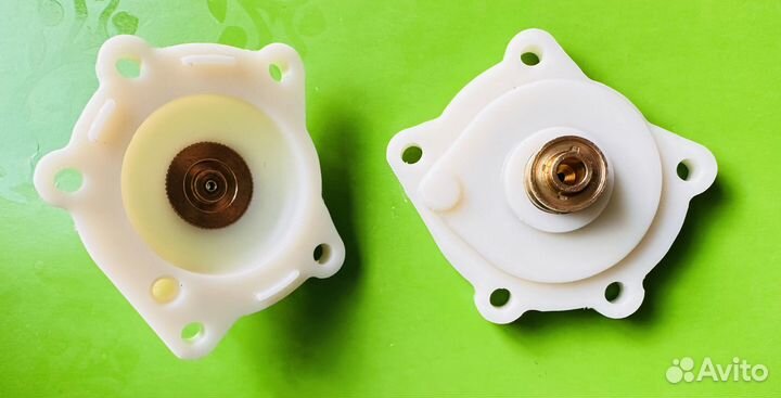 Крышка гидроблока Bosch WR-10#13 (8738710131)