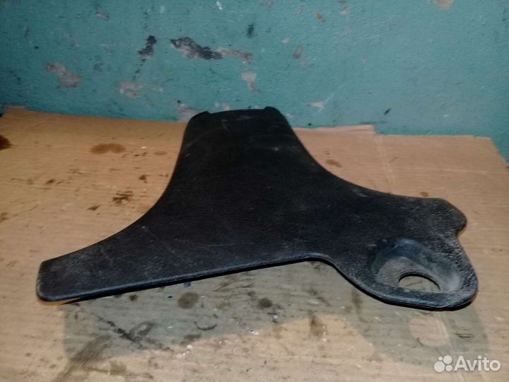 Накладка правая нижняя средний стойки Peugeot 206