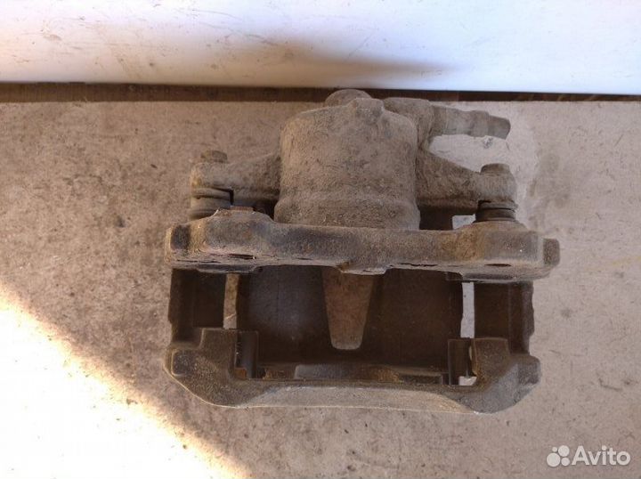 Суппорт передний правый Opel Corsa D 2006-2015