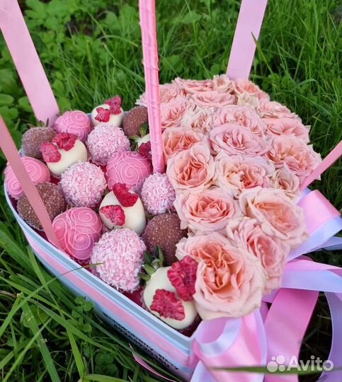 Клубника в шоколаде с шаром баблс