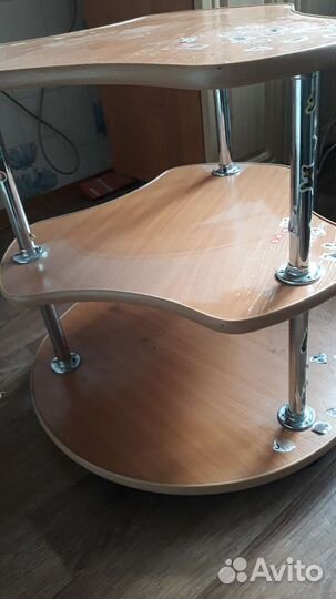 Журнальный столик на колесах