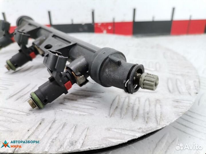 Форсунка Volkswagen Polo 4 рест. 2006 03E906031C