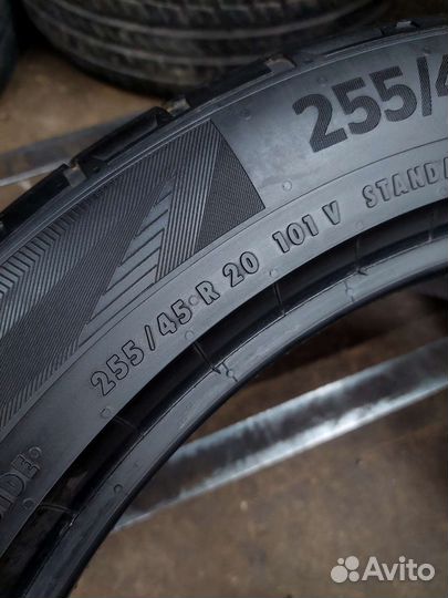 Continental ContiUltraContact UC6 255/45 R20 101V