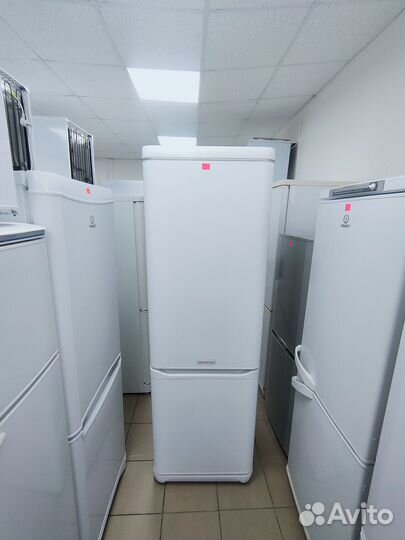 Двухкамерный холодильник Hotpoint -Ariston