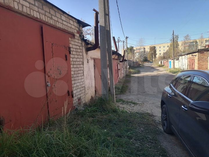 Гараж, > 30 м²