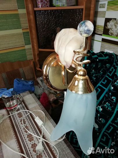 Люстры, бра