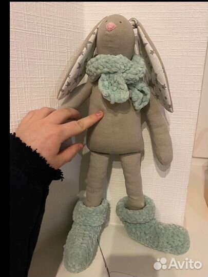 Вязаная игрушка заяц. Ручная работа