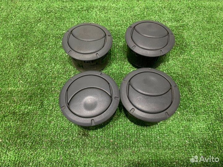 Дефлектор воздушный Renault Logan седан 1.6