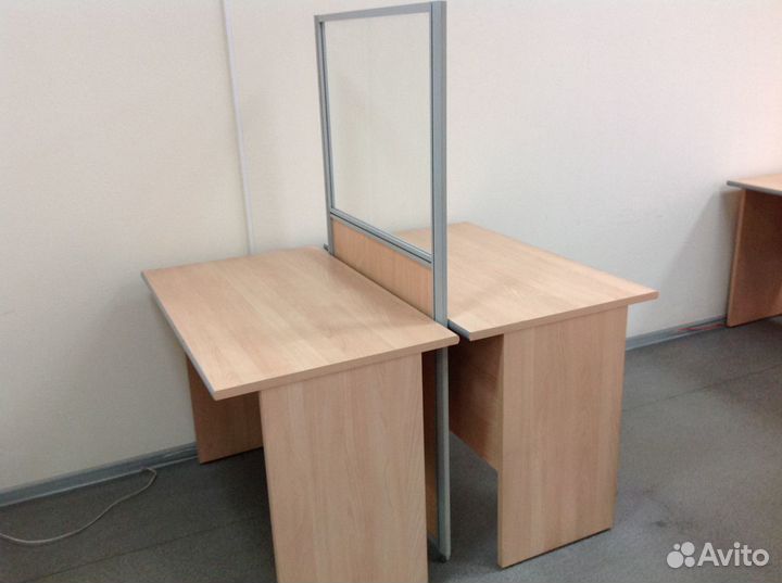 Комплект мебели на четыре рабочих места