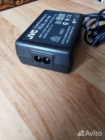Зарядное устройство JVC