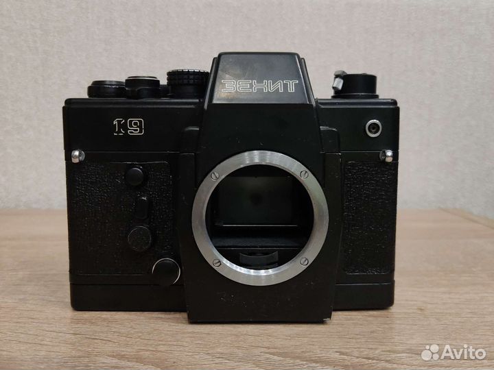 Фотоаппарат Зенит-19 с объективом 1,7/50 винтаж