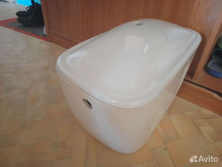 Бачок для воды на унитаз с крышкой
