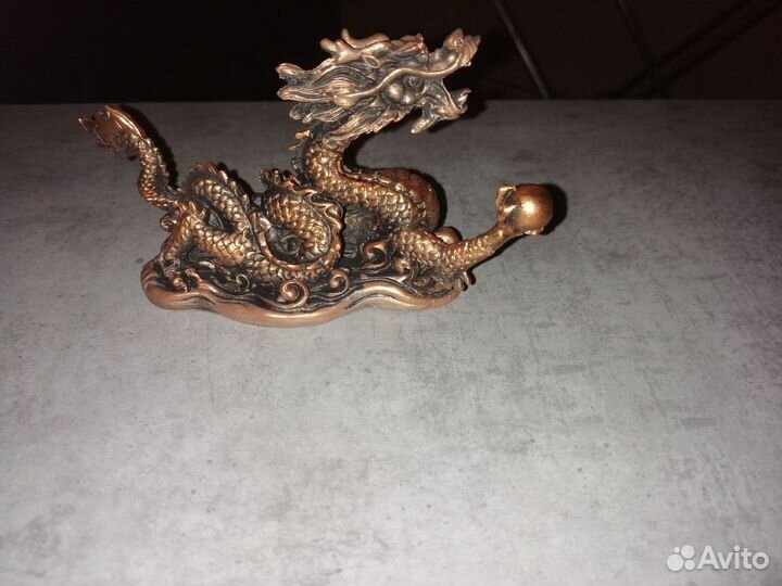 Фигурка дракон