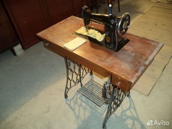Ножная швейная машина