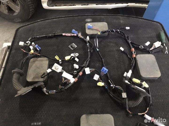 Проводка двери Toyota Land Cruiser