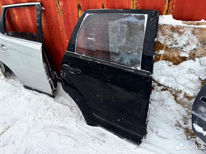Задняя правая дверь Mitsubishi Outlander 2 XL