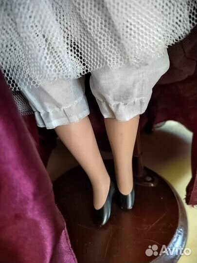 Кукла фарфоровая коллекционная