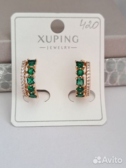 Серьги с зелёным камнем