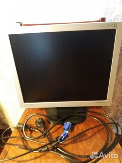 Монитор Samsung 710V